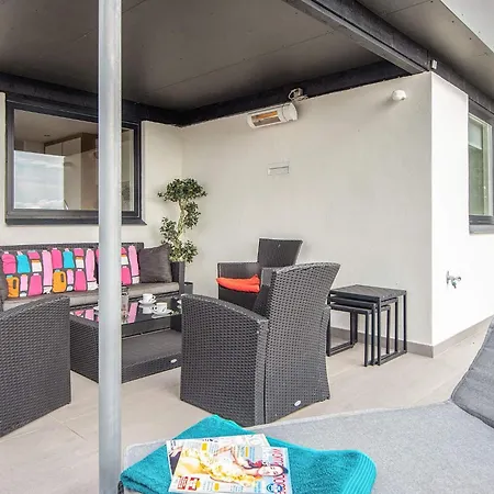 5 Star In Semesterbostad *